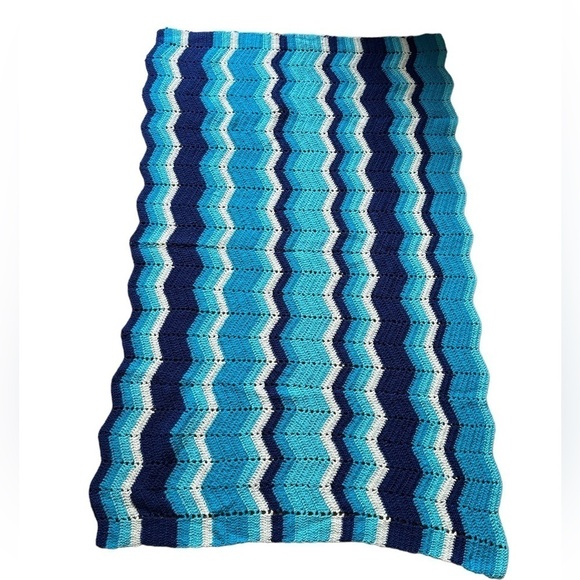 Blue crochet blanket handmade vintage chevron aqua blue white throw - Picture 1 of 3